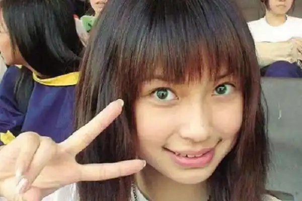 杨颖16岁上学照曝光,网友:整没整容一目了然好吗!