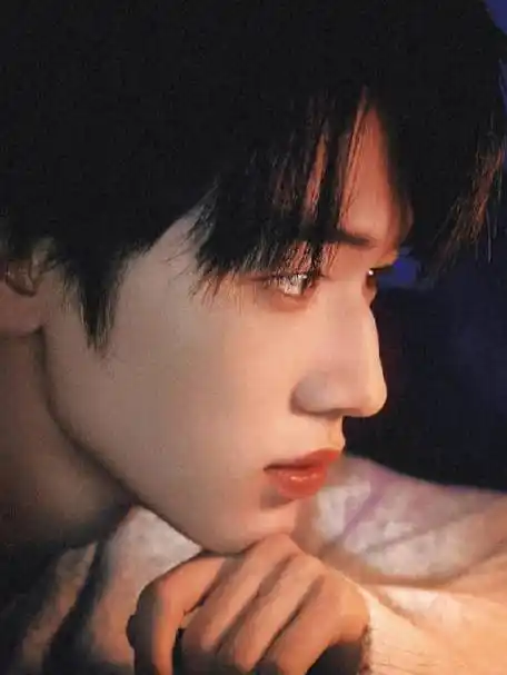 女娲眷顾的长相就是这样了吧,真的会被宋亚轩的侧脸惊艳一次又一次