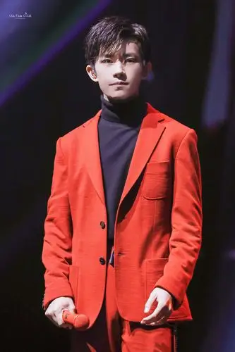 红色西装太帅了