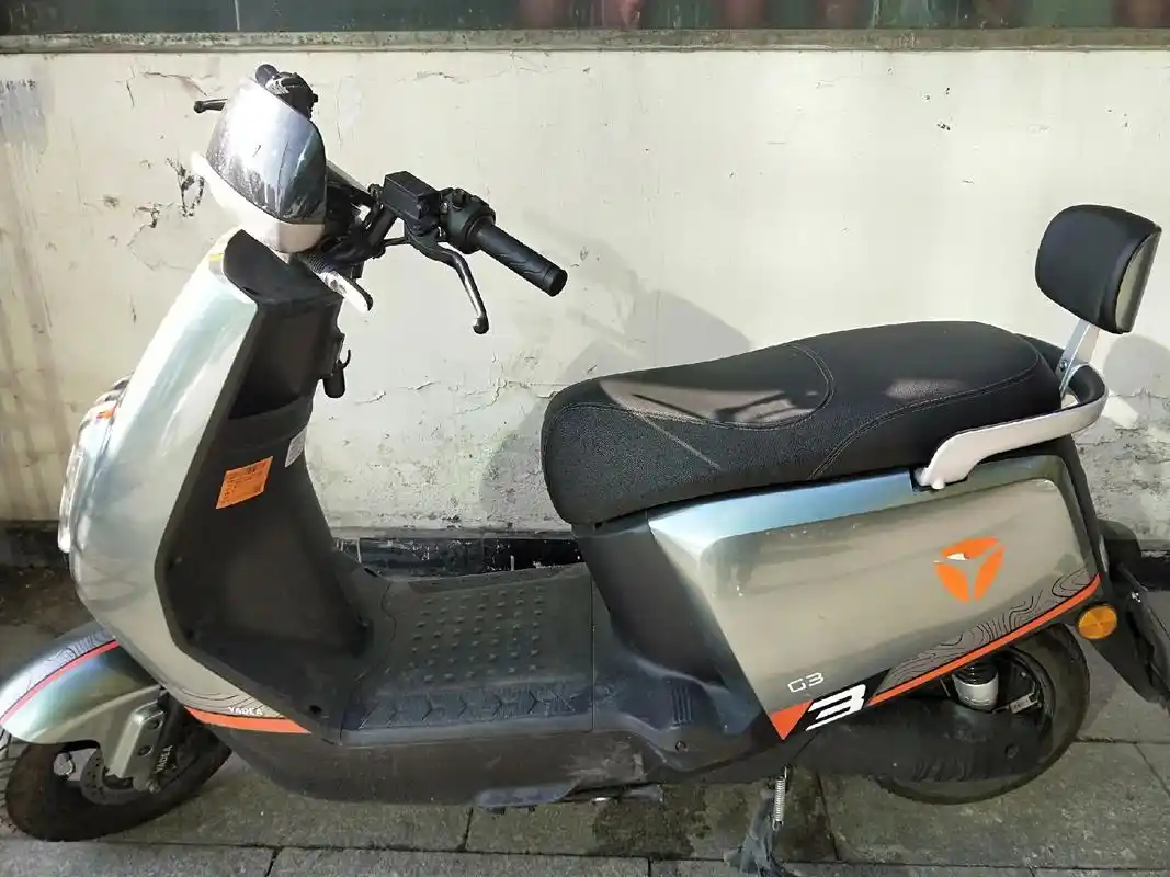 转让雅迪g3电动踏板车.7223石墨烯电池,半年的车,外观嘎 - 抖音