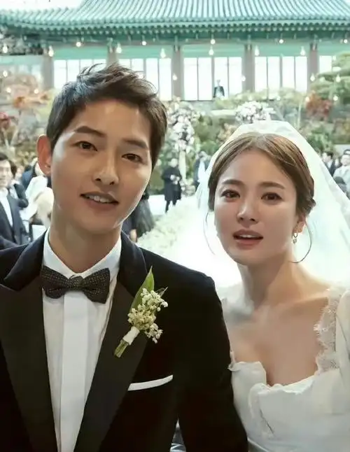 图片来源:ig @宋慧喬「因戏生情」韩剧cp4:《黑暗荣耀》李到晛&林智妍