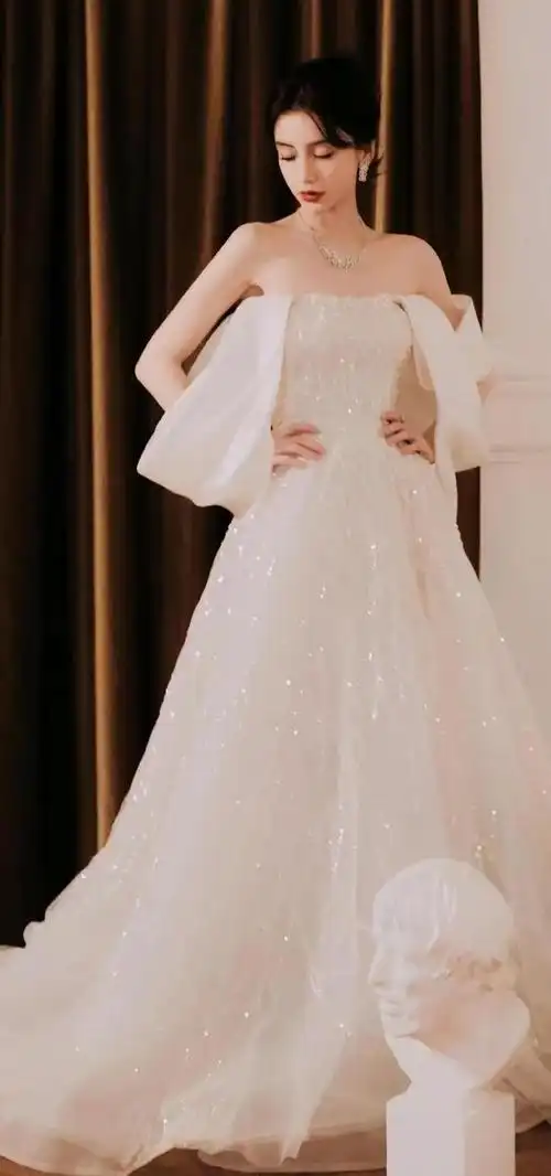 女明星白色深v露背礼服,纯洁高贵,妥妥的白天鹅|杨幂|古力娜扎|刘诗诗