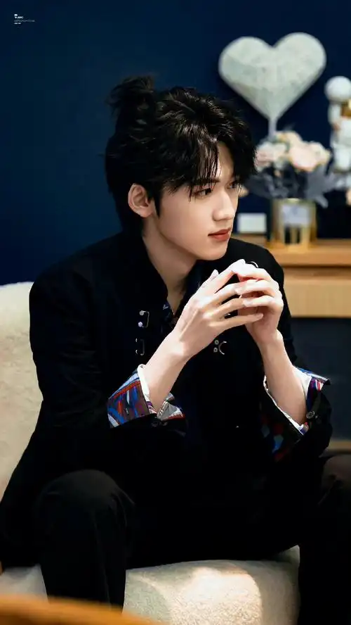 百变造型甜酷满分可爱到让人心软软@时代少年团-宋亚轩