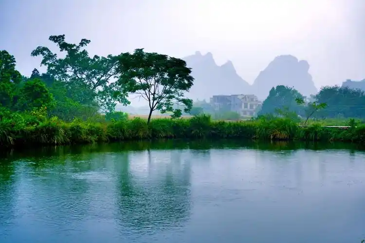 马兰村是阳春市马水镇下的一个自然村,马兰是阳春市著名旅游风景区,"