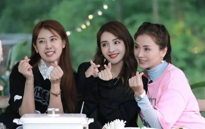 原创麦迪娜的全家福太甜蜜姜潮何其有幸儿女双全一家子的高颜值