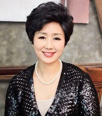 女人过了60岁,就应该保持着一副从容坦然的心态,无惧年龄的增长,也不