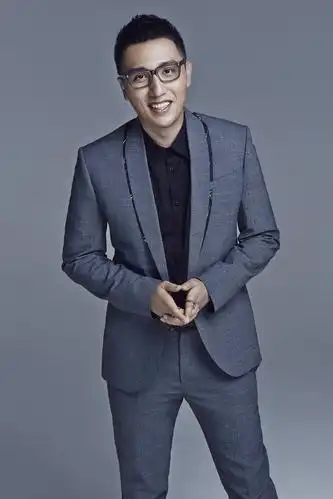 华少(中国内地男主持人,代表节目:我爱记歌词,我们十七岁)