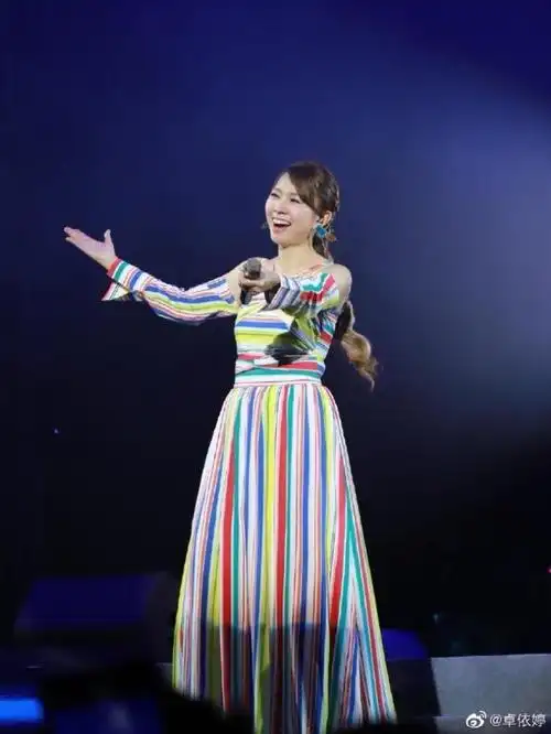 卓依婷死了吗37岁卓依婷近照少女感十足