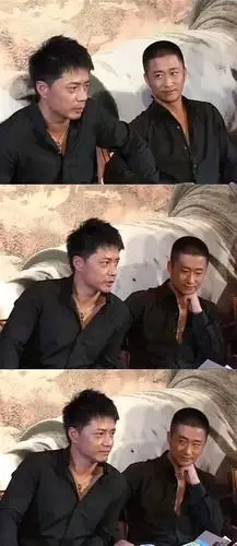 吴京看段奕宏的眼神太甜了吧,眼神含情脉脉,经常不自觉的微笑