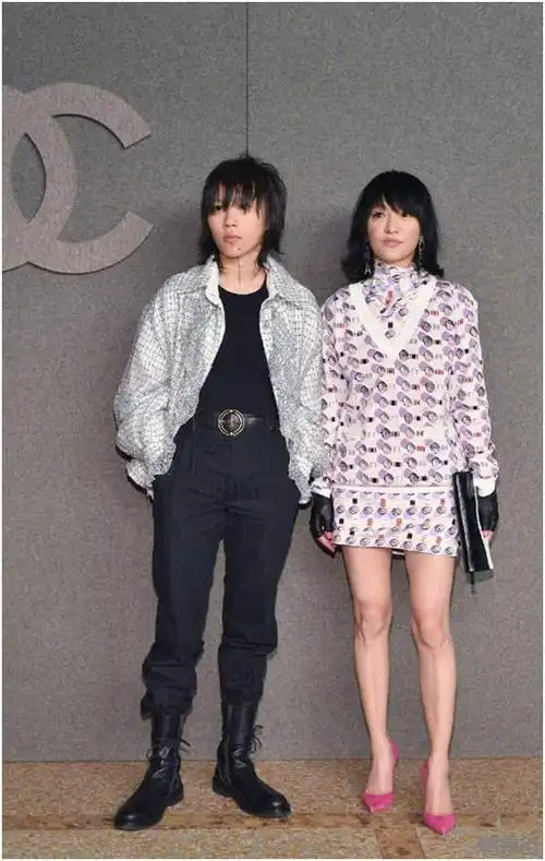 周迅窦靖童两人是恋人吗周迅窦靖童恋爱