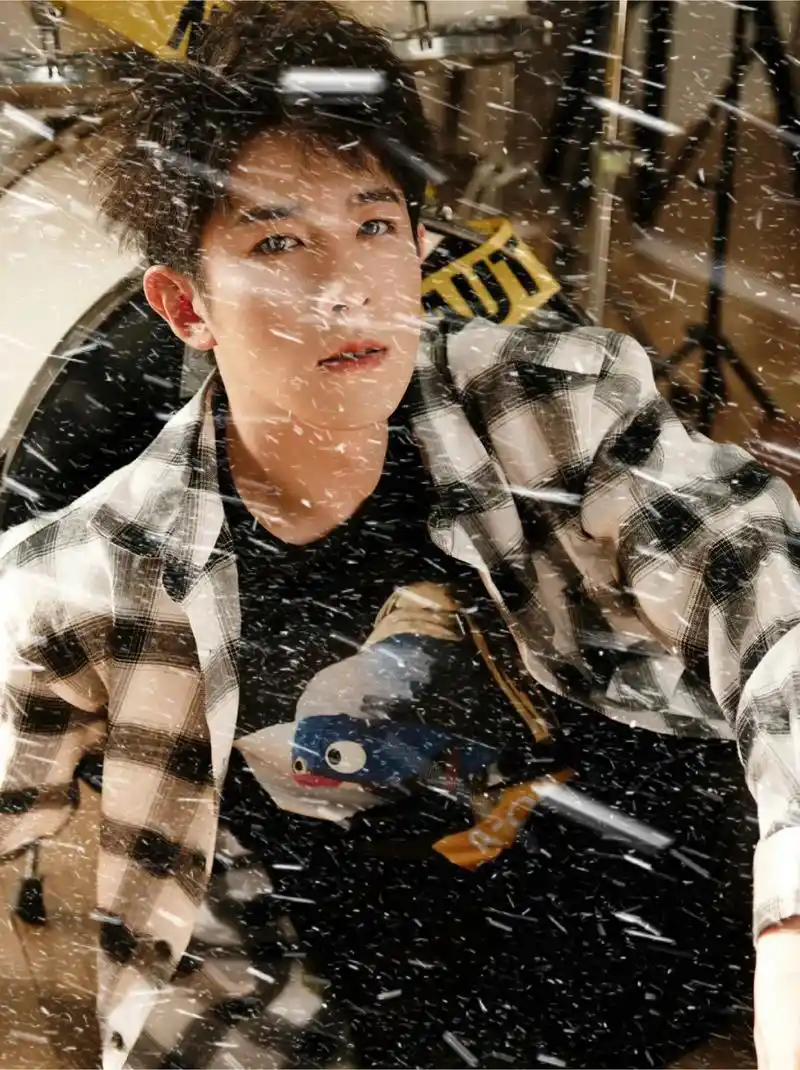 神幻男神季肖冰#醒图 一键下雪|史上最帅伯邑考#向全世界安利 - 抖音