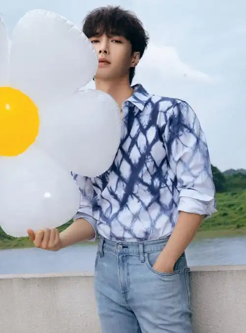 张艺兴夏日露营大片