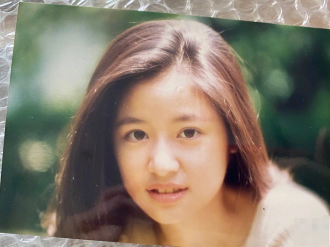 林心如晒16岁旧照,满脸胶原蛋白酒窝抢镜,感叹没有滤镜颜值真实