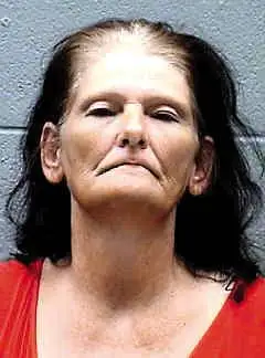 打劫也玩cosplay 内裤蒙面女贼打劫麦当劳