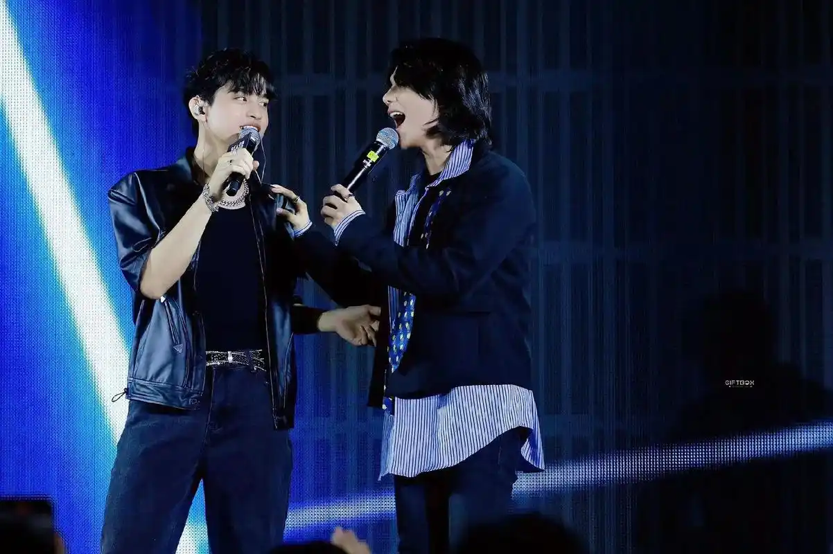 记录第一次同台合唱