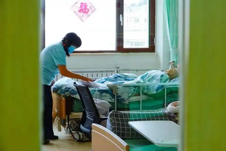 中国老人为什么住不上优质养老院?