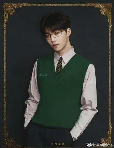 肖战"学士服"毕业照太帅了吧!有这样的学长,谁还有心思读书啊