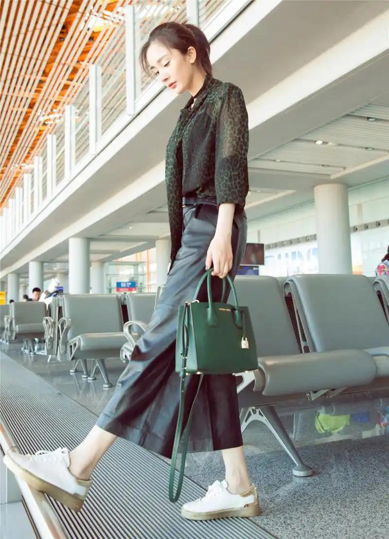 杨幂受邀纽约时装周看秀