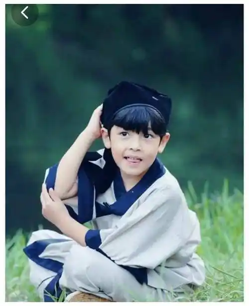 佟丽娅陈思诚为8岁儿子庆生,全家幸福团聚,尽显父子相像!