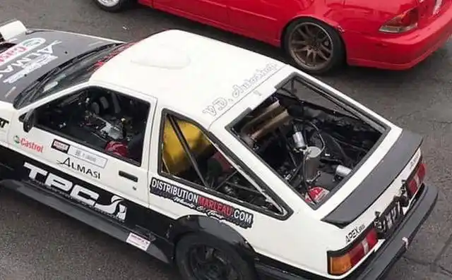 杀弯神器丰田ae86超另类改装v6引擎后置涡轮