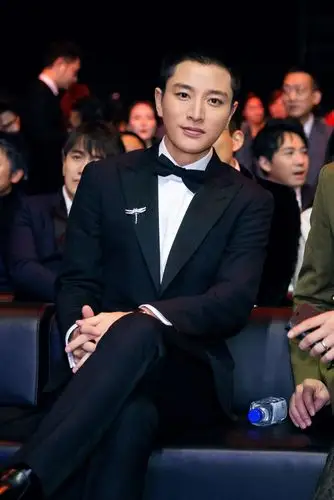 贾乃亮出席芭莎男士盛典 分享拍戏经历状态大好