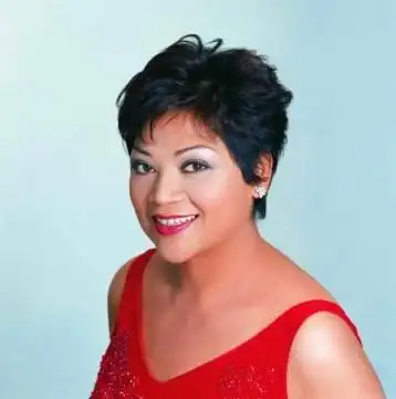 香港歌星玛丽亚的那首歌《友谊之光》里是这样唱的:人生于世上有多少