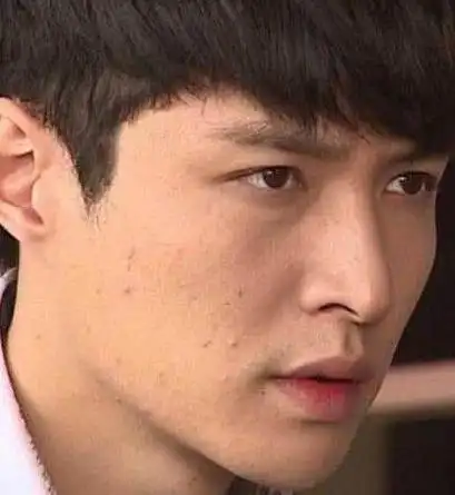 3大男星的素颜照曝光,张艺兴满脸痘,吴亦凡老了10岁