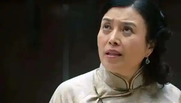 63岁丁嘉丽再火一把曾与孙红雷相恋如今两人婚姻现状大不相同