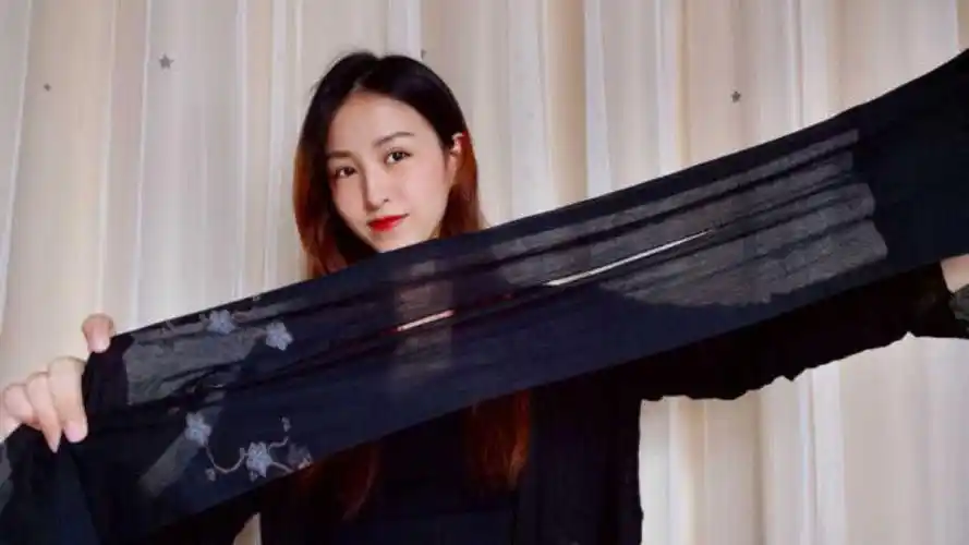 虎牙珂珂为你推荐自动连播02:00自制林正英僵尸先生盲盒《僵尸先生》