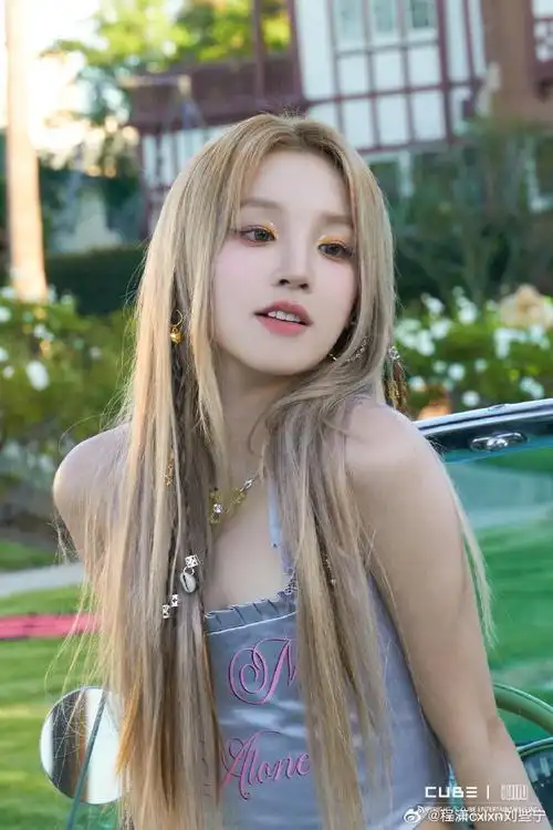 宋雨琦(yuqi),颜值身材俱佳,长相甜美可爱青春靓丽,1999年9月23日出生