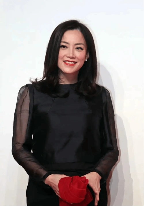 谢霆锋背后的女人,因酷似王菲而频频传出绯闻,人气堪比一线女星