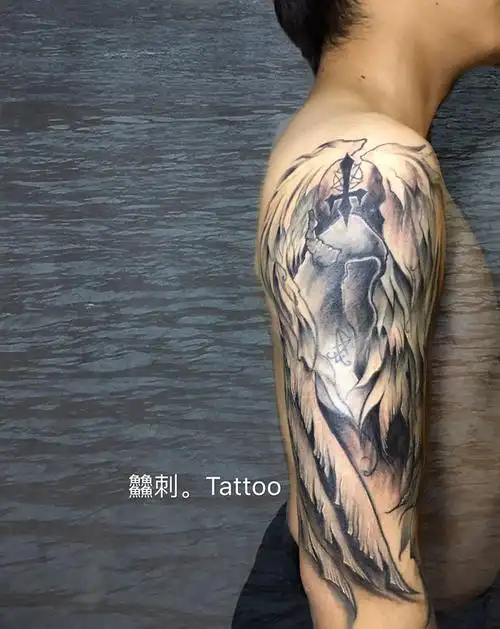 坠落天使纹身图片_手臂纹身图案