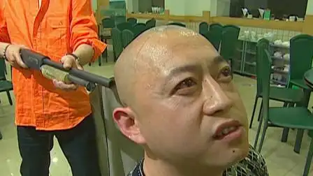 刘华强太猖狂当街拿刀捅人,还问老板这瓜保熟吗?