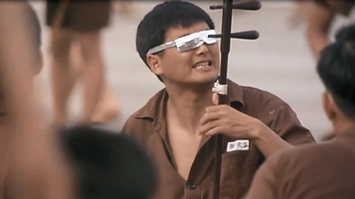 周润发《监狱风云》经典插曲,肥妈一首《友谊之光》,铿锵豪情!_凤凰网