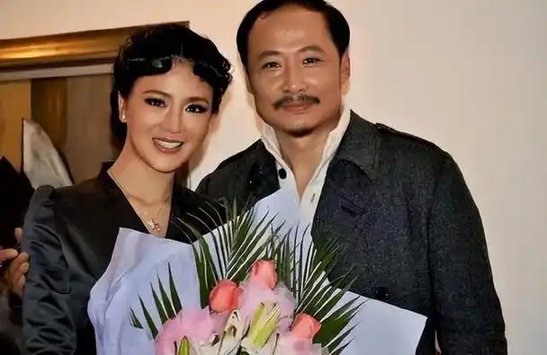 奚美娟吕中谁的演技好(共用一张脸同是著名演员)(35)