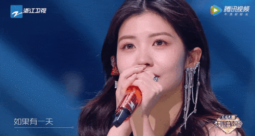 超女冠军现场泪奔:我们也有自尊的_尚雯婕