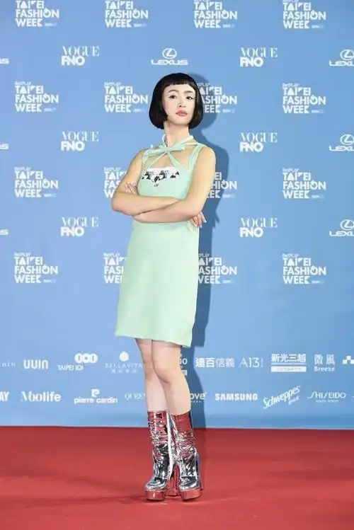 林依晨还是别走成熟路线了看着有点显老气真没有少女感了