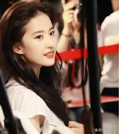 "神仙姐姐"刘亦菲的上位史:她的故事其实远比你想象得更加心酸