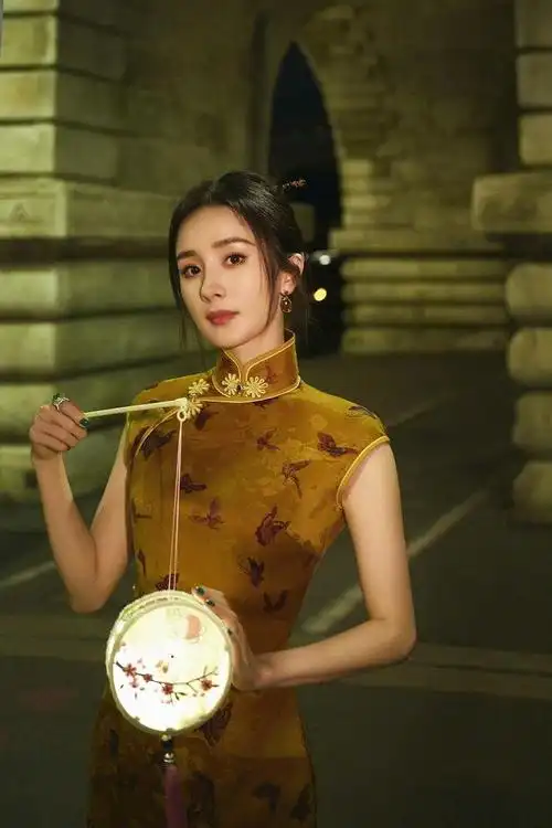 杨幂旗袍大片 不得不说大幂幂的脸简直就是仙品