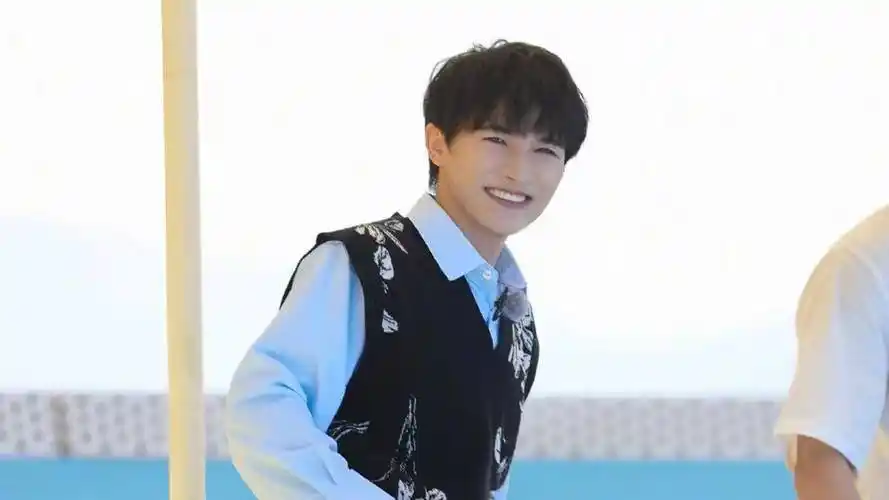 《中国好声音第三季》,盲选时以一首齐豫的《欢颜》获得三位导师转身