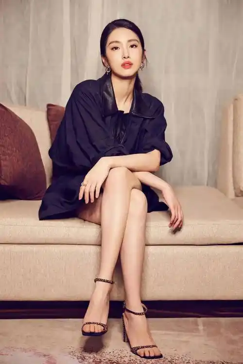 湖北美女杨采钰惊艳美照_生活_新剧_孩子