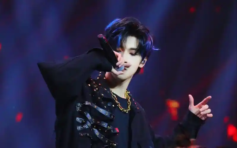 【严浩翔】超绝烟嗓高中生舞台燃炸全场 少年onfire 《巴比伦》focus