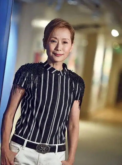 58岁自然老去的叶童我可以老但还没有死老有老的价值