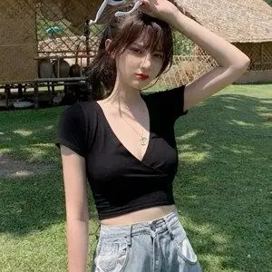 胸大女生穿搭 蹦迪紧身v领上衣女 短袖暴露显瘦衣服性感低胸t恤骚