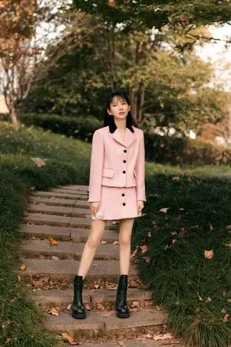 刘萌萌粉色套装甜美写真图片