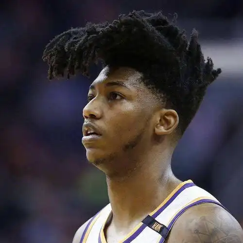 两人看起来像哪吒,小佩顿顶"拖把"打球|发型|佩顿|拖把_新浪新闻