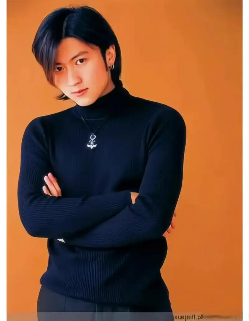 谢霆锋的海报是在霍格沃兹拍的吗#这么多年谢霆锋的颜值一直稳定坊佑