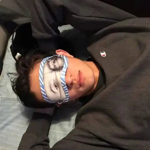 头像高级感的男生头像