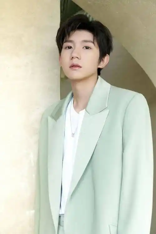 榜妹热线 | 王源糊了?宋威龙出演《上瘾》?丁禹兮虞书欣二搭?