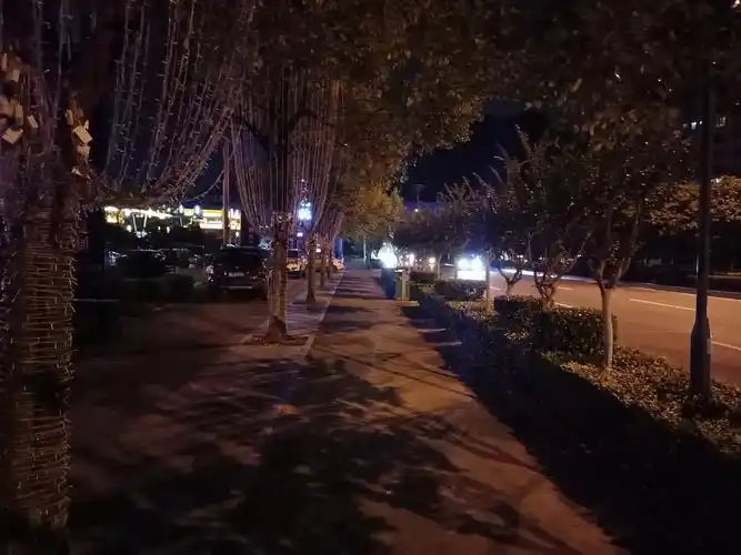 宜昌伍家岗城乡路月亮湾这里夜晚风景不错哦!_夜景